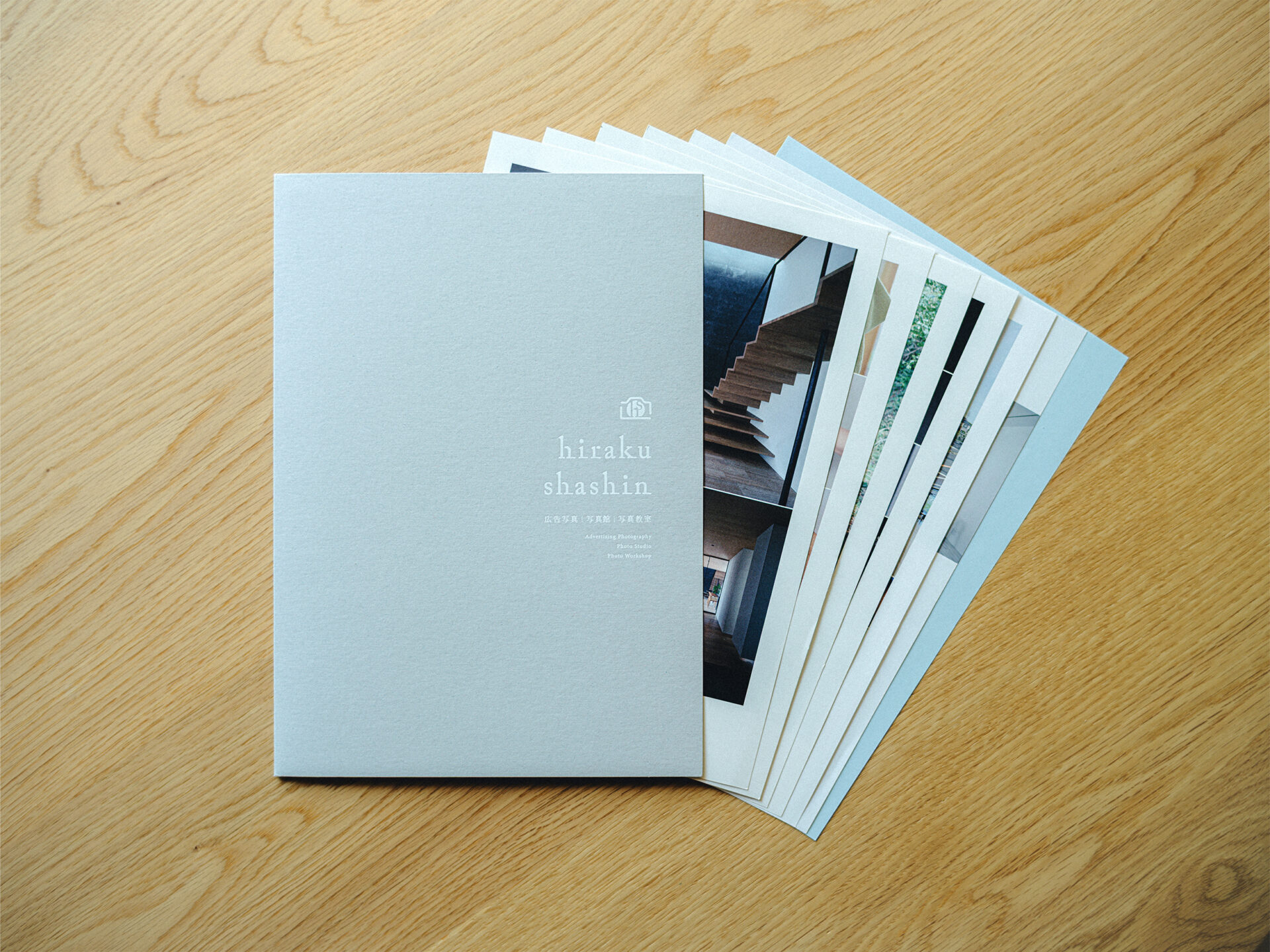 次のデザイン事例「hirakushashin ポートフォリオ」